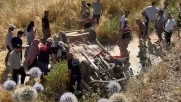 Feci kaza… Otomobil şarampole yuvarlandı: 1 ölü, 4 yaralı