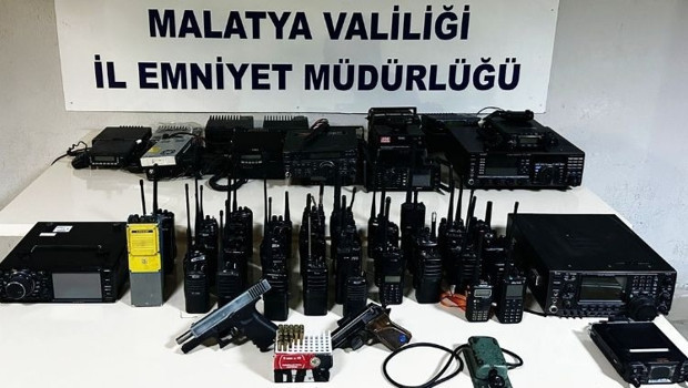 Emniyetin frekanslarını dinledikleri iddiasıyla 6 kişi yakalandı