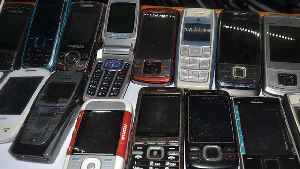 Eski telefonlar neden yıllarca çekmecede bekliyor?