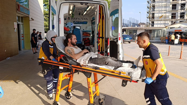 Borcunu istediği arkadaşı tarafından bıçaklandı