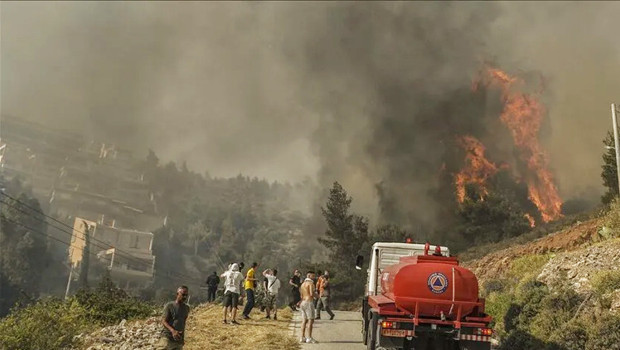 Selanik'te orman yangını: 2 kişi yaşamını yitirdi