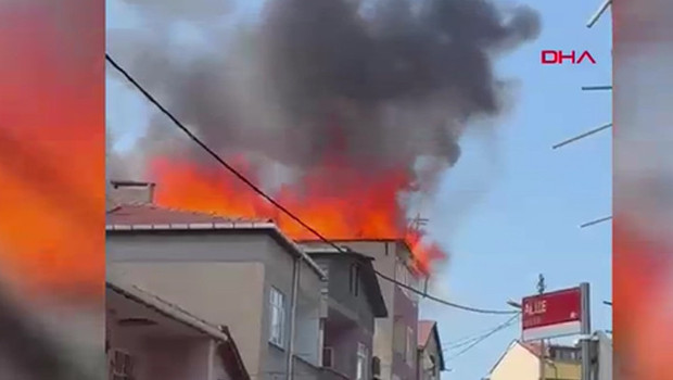 Pendik’te 5 katlı binanın çatısında korkutan yangın! Ekipler müdahale ediyor