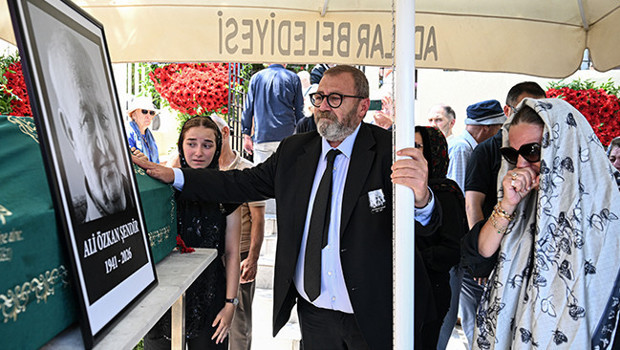 Milliyet Gazetesi Genel Yayın Yönetmeni Şendir'in babası son yolculuğuna uğurlandı