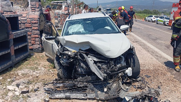 Erdek-Bandırma yolunda otomobiller çarpıştı: 1 ölü, 2 yaralı