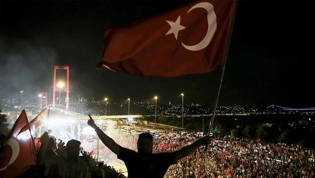 İletişim Başkanı Burhanettin Duran'dan medya ve akademiye 15 Temmuz çağrısı