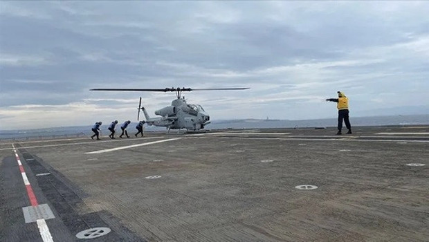 ABD ordusuna ait helikopter Umman Denizi'ne acil iniş yaptı: 1 kişi kayıp