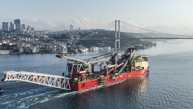 'JSD6000' İstanbul Boğazı'ndan geçiyor!