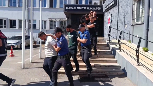 Bursa'da kendilerini polis olarak tanıtıp 100 milyon liralık dolandırıcılık yapan şebeke çökertildi
