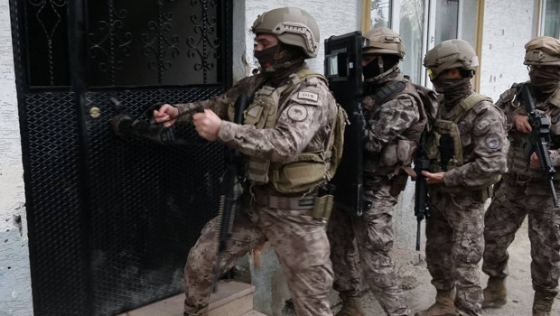 Nüfus müdürlüklerinde görevli memurlarla iş birliği yapıyorlardı: 31 şüpheli için gözaltı kararı