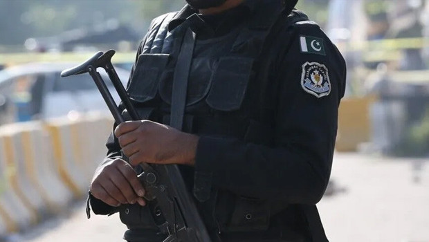 Pakistan'da yolcu otobüsü uçuruma yuvarlandı: Çok sayıda can kaybı