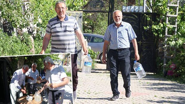 500 yıl öncesine dayanan kuyuları açmaya başladılar: Gelene gidene dağıtıyorlar! 'Burayı merak edenler gelsin'