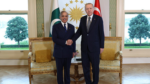 Erdoğan, Pakistan Başbakanı Şerif'i resmi törenle karşıladı