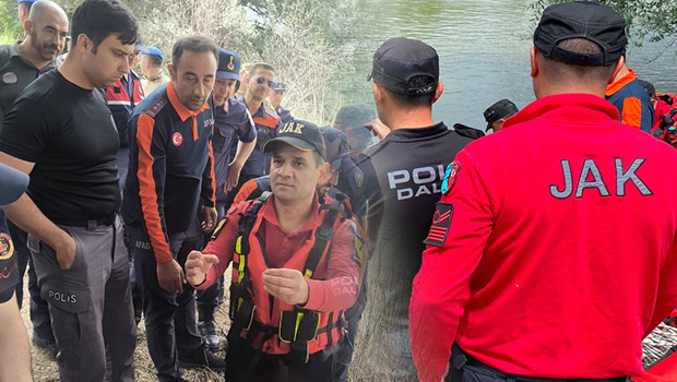 Çocuğunu kurtarmaya çalışırken hayatını kaybetti haber görseli