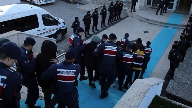 Terör örgütüne 3 ilde operasyon: 17gözaltı