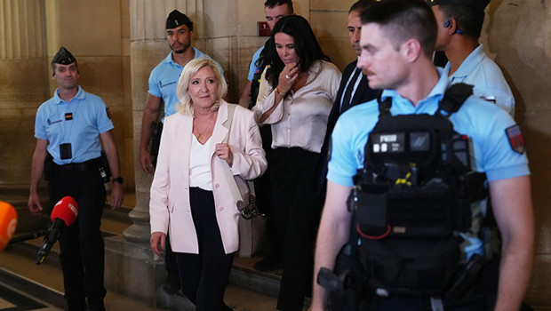 Fransız siyasetçi Le Pen'e 1 yıl hapis cezası haber görseli