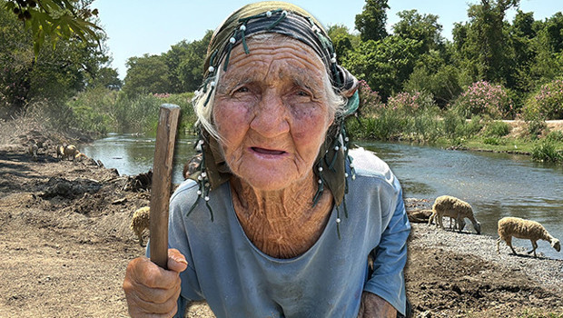 Muğla'da yaşayan 90 yaşındaki çınar gençlere taş çıkarıyor: 'Az yerim, çok gezerim'