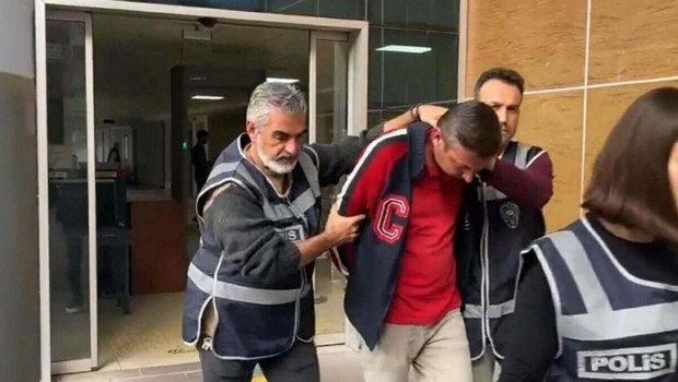 Boşandığı eşine ve oğluna otomobille çarpmıştı… Cezası netleşti haber görseli