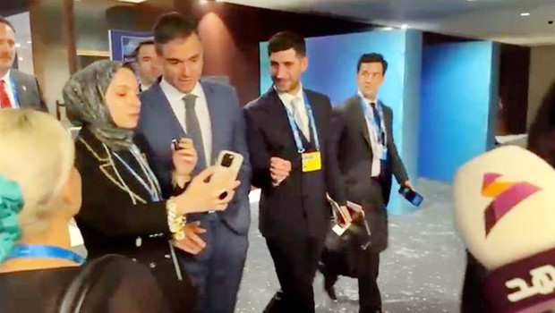 Filistinli gazeteciden Sanchez'e teşekkür haber görseli