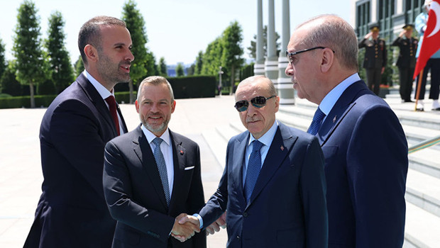 NATO Zirvesi sonrası diplomasi trafiği sürüyor! Cumhurbaşkanı Erdoğan'dan peş peşe önemli görüşmeler haber görseli