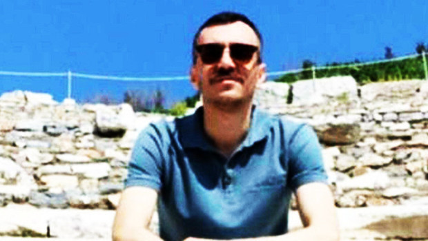 İzmir’de anne, baba ve ağabeyini öldüren sanık: Olay bana nasıl kaldı anlamıyorum haber görseli