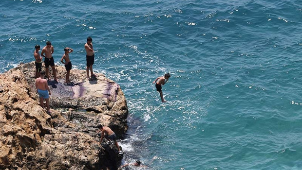 Antalyada sıcaktan bunalanlar Kar Dünyasında kış mevsimini yaşıyor Deniz ve sahil hayali kurarken kendimizi karlar içerisinde bulduk