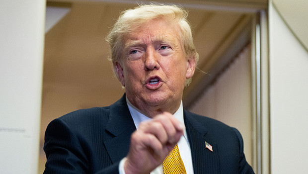 ABD Başkanı Trump'tan tehdit: İran yok olur... '1000 füze hazır' haber görseli