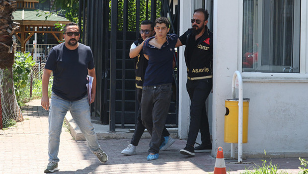Antalya'da "içlerine şeytan girdi" diyerek iki ablasını boğmaya çalışan şüpheli tutuklandı haber görseli