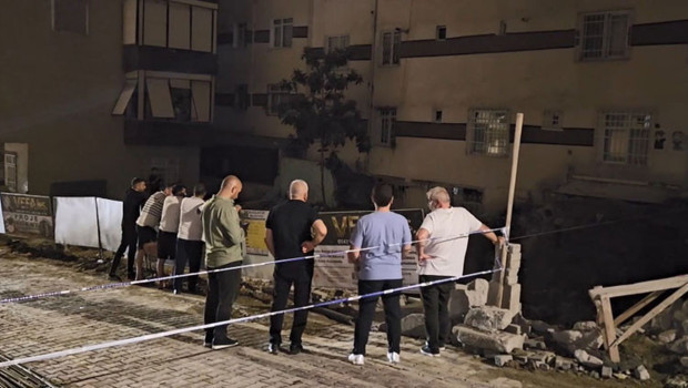 Kolonlarından sesler gelen 6 katlı apartman tahliye edildi haber görseli