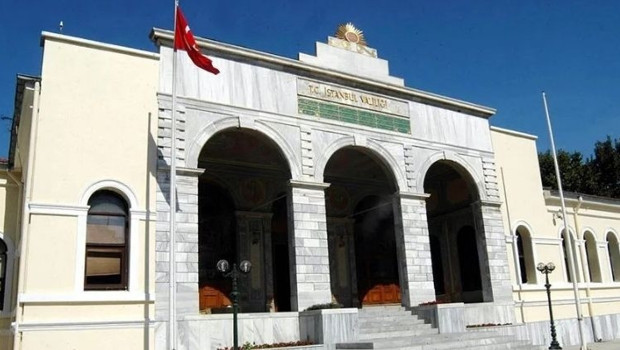 İstanbul Valiliğinden LGS'de Türkiye birincisi olan öğrencilere burs haber görseli