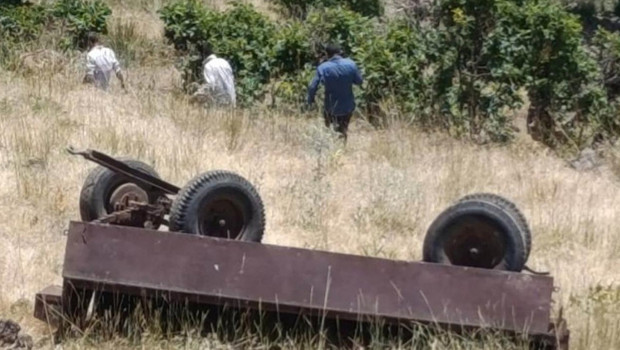 Muş'ta devrilen traktörün römorkundaki 1 kişi öldü, 23 kişi yaralandı haber görseli