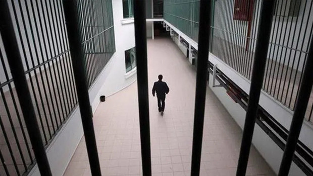 İran 2 yıldan uzun süredir tutuklu bulunan ABD vatandaşını serbest bıraktı haber görseli