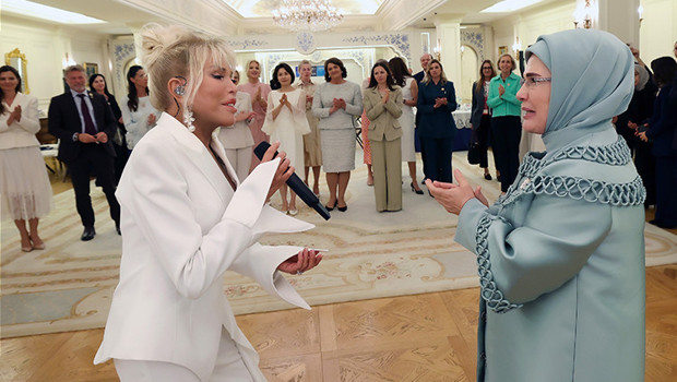 Süperstar Ajda Pekkan, şarkılarını First Lady’ler için söyledi