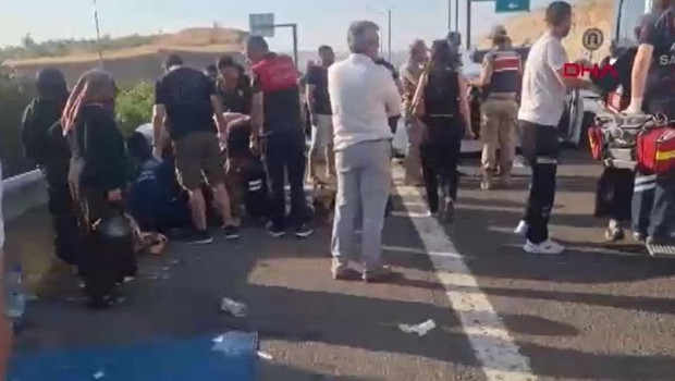 Şanlıurfa’da ticari araç ile otomobil çarpıştı: 2 ölü, 9 yaralı
