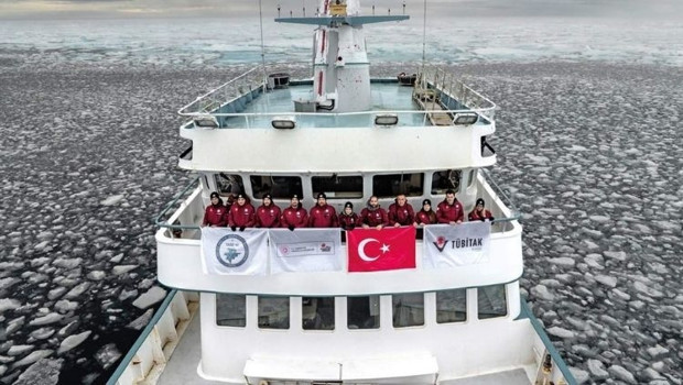 Türk araştırmacılar deniz buzunda