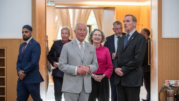 İngiltere Kralı 3. Charles’ten Cambridge Merkez Camisi'ni ziyaret haber görseli
