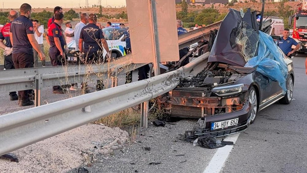 Kayseri'de düğün konvoyunda kaza: 1 ölü, 3 yaralı haber görseli