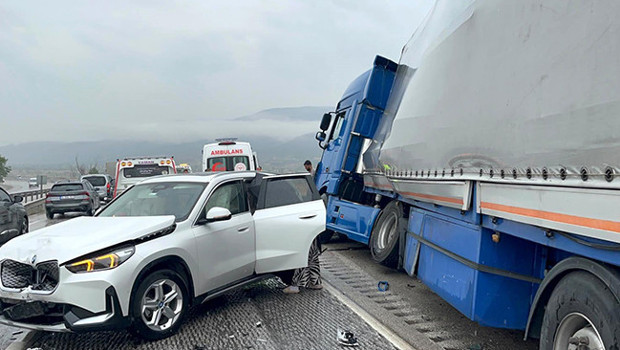 Kastamonu'da 3 ayrı zincirleme kaza: 1 ölü, 12 yaralı haber görseli