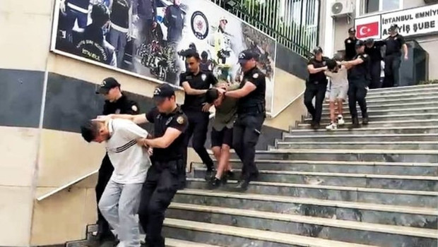 Şapkalılar Rapçi Blok3’ü hedefe koymuş