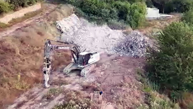 Grand Kartal Otel sahibine ait lüks otel inşaatındaki kaçak yapı yıkıldı haber görseli