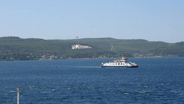 Çanakkale Boğazı'nda yük gemisi karaya oturdu... Boğaz trafiğe kapatıldı