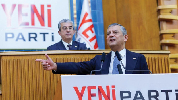 İzmir’de 14 CHP'li belediye başkanı ve 1 belediye başkan vekili Yeni Parti’ye geçti haber görseli
