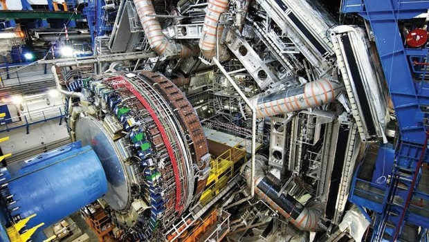CERN’deki gizemli sinyaller karanlık maddenin izi olabilir haber görseli