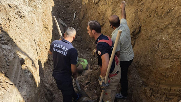 Antakya'da altyapı çalışmasında göçük altında kalan işçi hayatını kaybetti