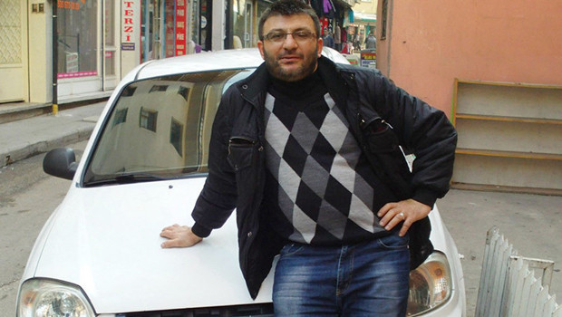 Isparta'da yuvasına sıcak su döktüğü arıların soktuğu esnaf, doğum gününde hayatını kaybetti haber görseli