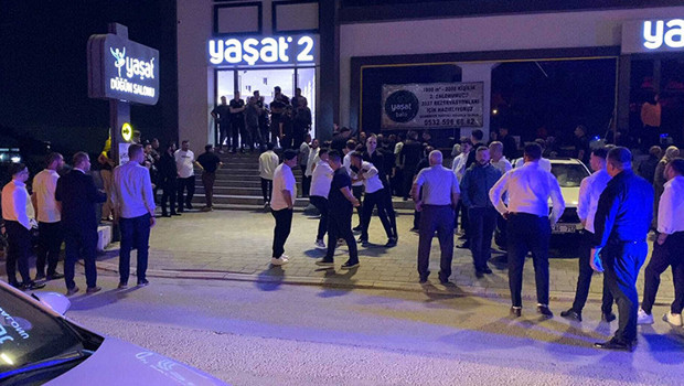 Düğünde iki grup arasında bıçaklı müzik kavgası: 3 yaralı haber görseli