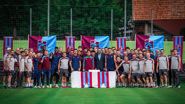 Trabzonspor'un 59. kuruluş yıl dönümünü Avusturya kampında kutladı