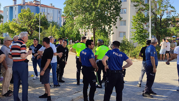 Emekli polis, komşusu olan aileye kurşun yağdırdı: Yaşlı adam hayatını kaybetti