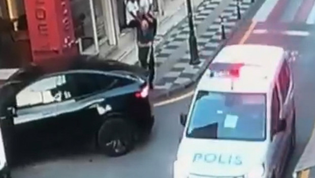 Polisten kaçarken vali yardımcısına çarptı