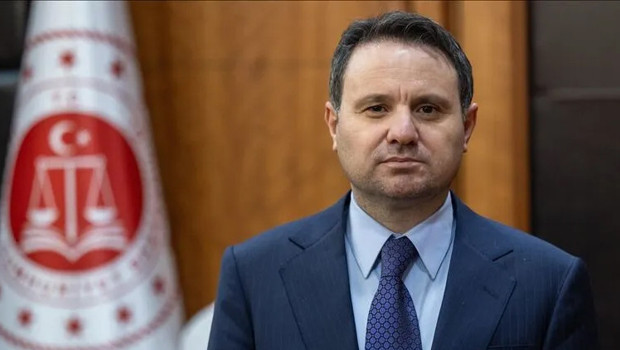 Bakan Gürlek, 'Kimsenin makamına bakmıyoruz' diyerek duyurdu: 525 hakim-savcı hakkında karar alındı haber görseli