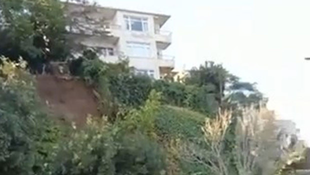 Büyükçekmece'de toprak kayması! Mahsur kalanlar için çalışma başlatıldı haber görseli
